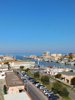 Skyline - Seaview, fifth floor without elevator Fiumicino